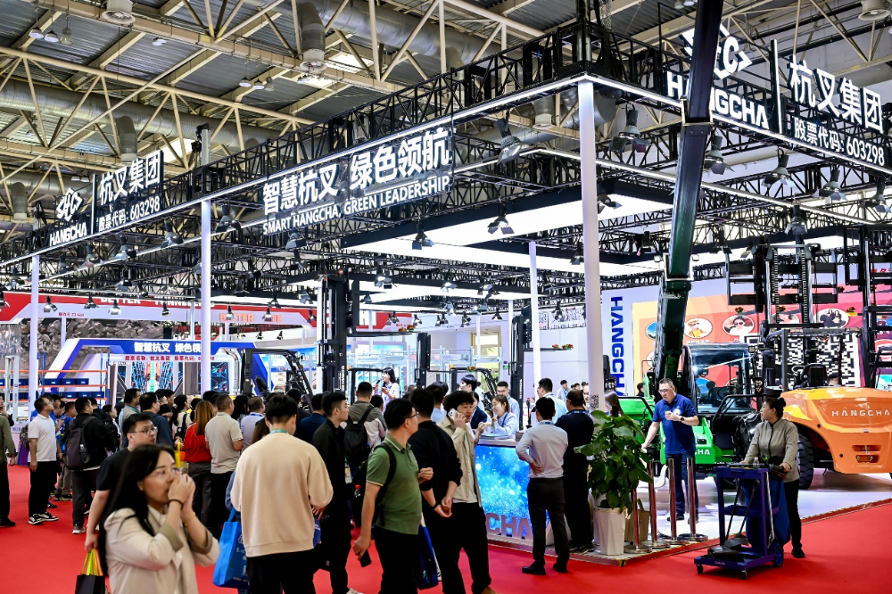 杭叉集團(tuán) | 首款混動(dòng)叉車(chē)亮相BICES 2025